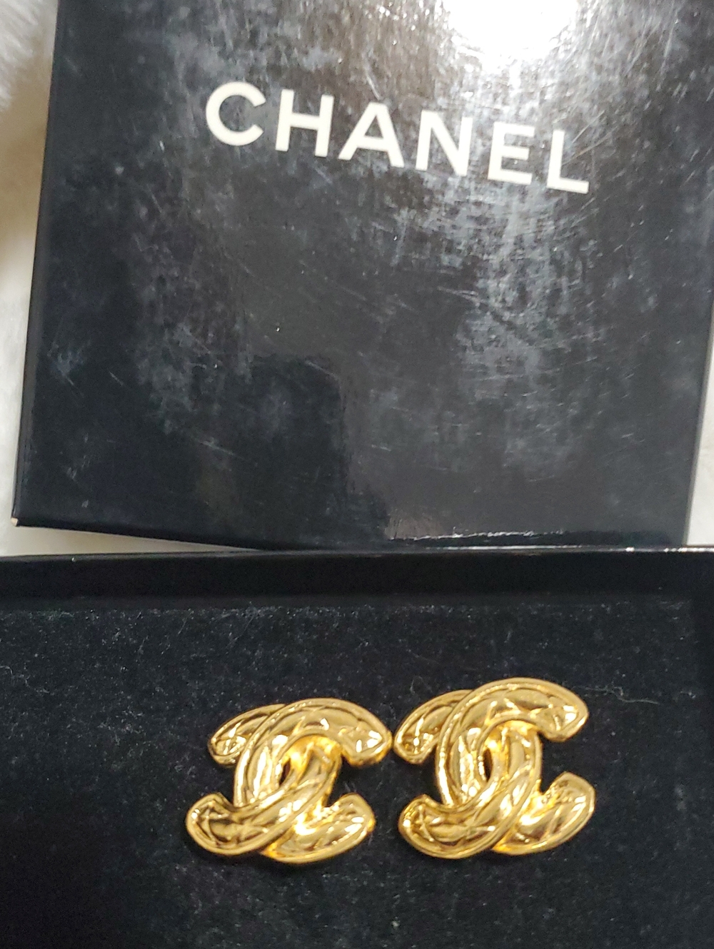💠💗CHANEL Gold Interlocking CC Rope-Textured Clip Earrings